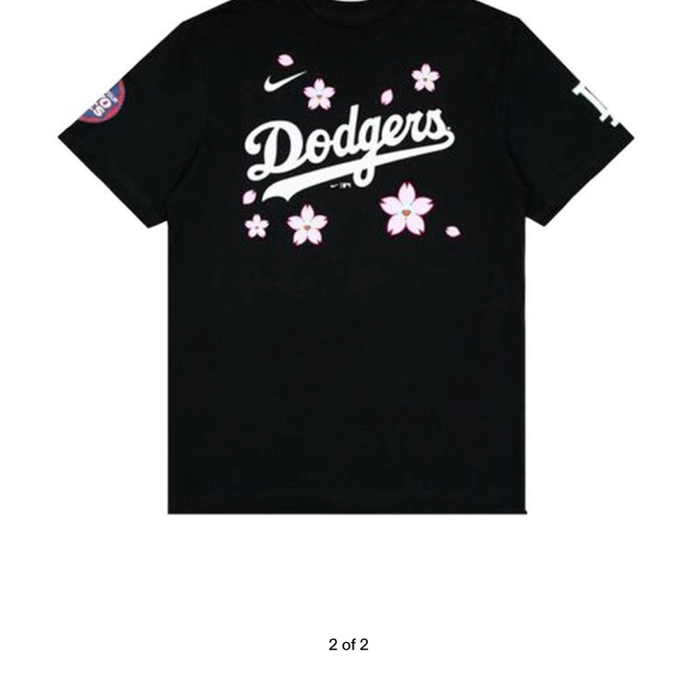 Nike Black and Pink Short Sleeve Tees